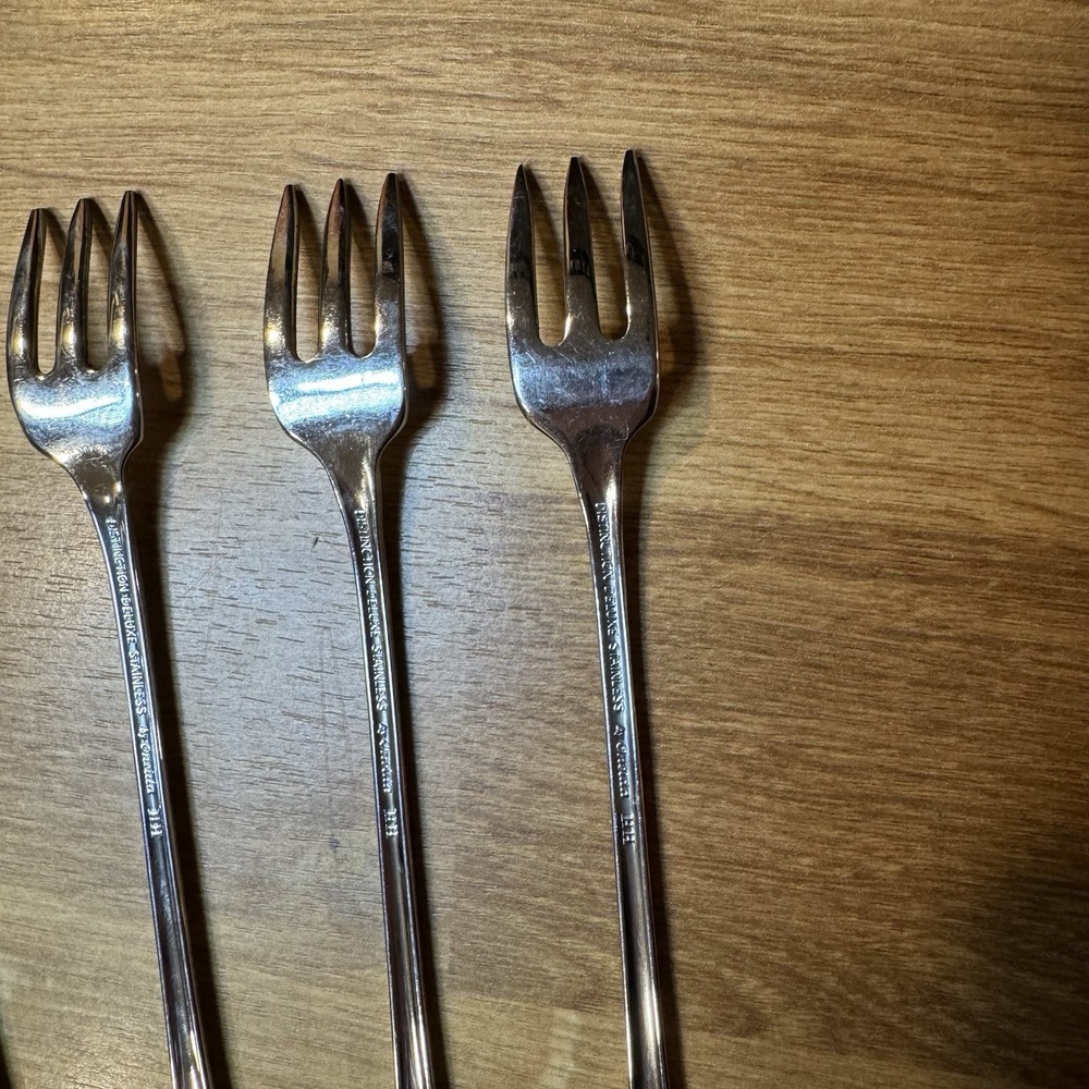 Set of 4 Oneida Distinction Deluxe KENNETT SQUARE stainless cocktail forks - Picture 9 of 13